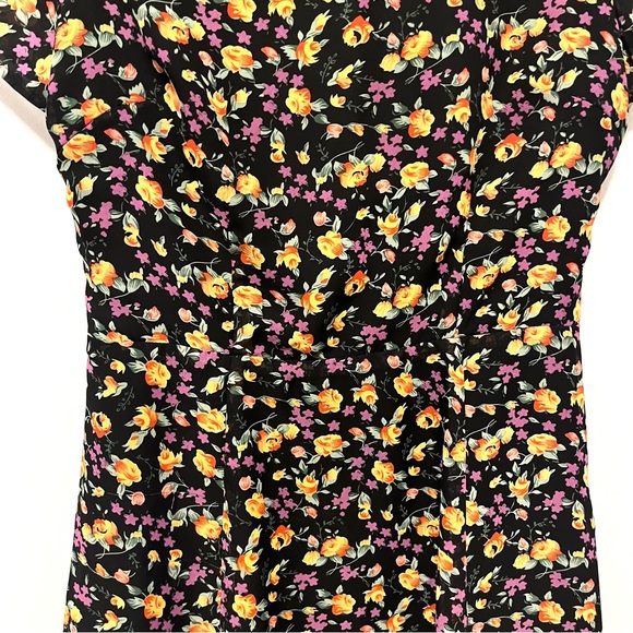 floral short sleeve mini dress with open back - Picture 7 of 16